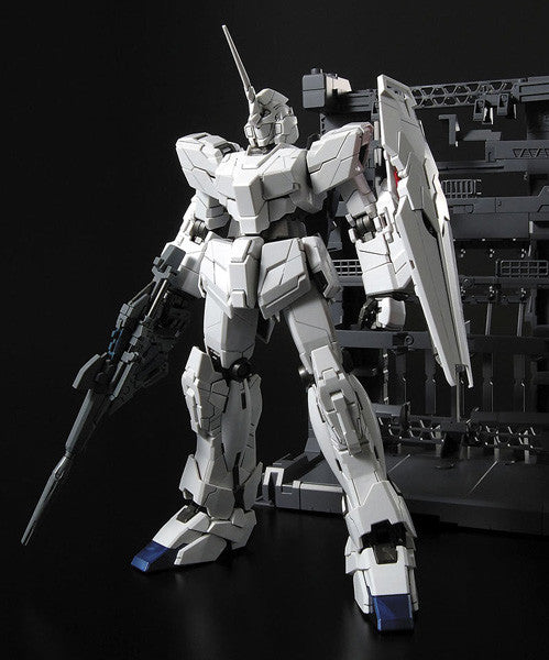 Bandai Hobby RX-0 Unicorn Gundam OVA Version 1/100-Master Grade white